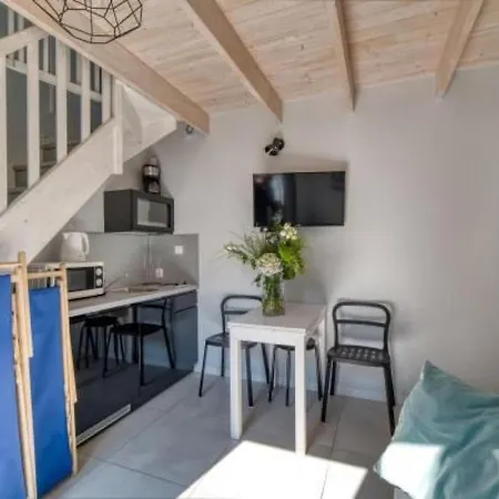 Mit Privater Terrasse By Interhome